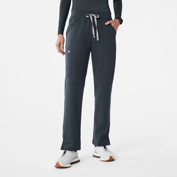 FIGS Kade Cargo Scrub Nursing Pants - Picture 1 of 9
